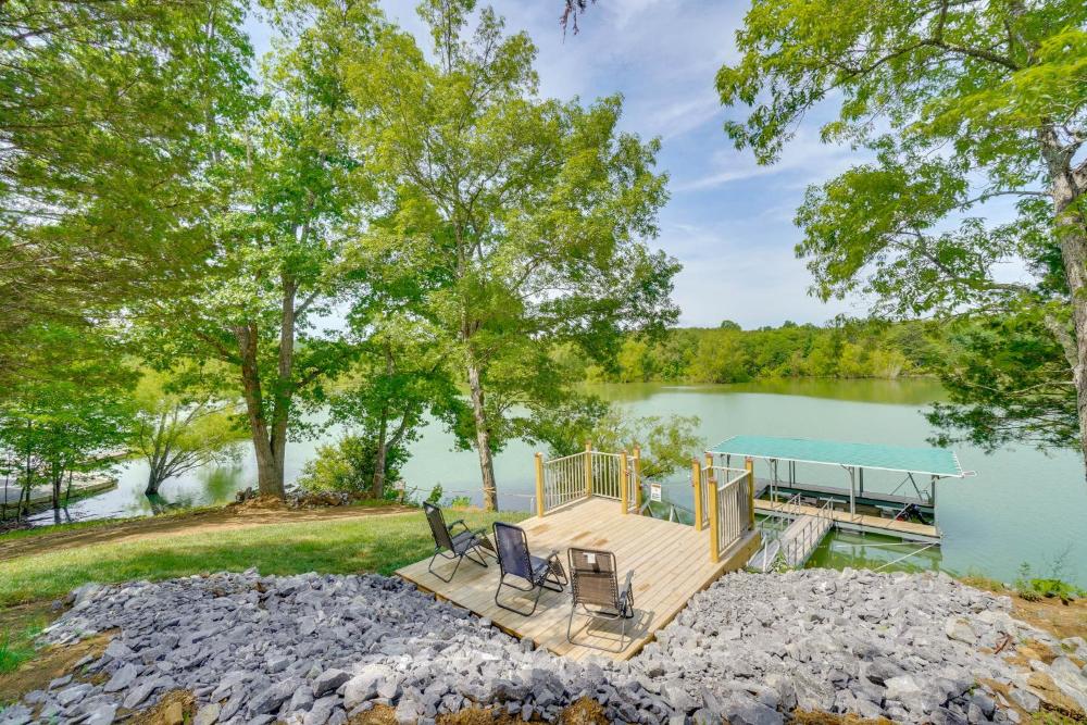 Boat Dock Pet-Friendly Douglas Lake Getaway!